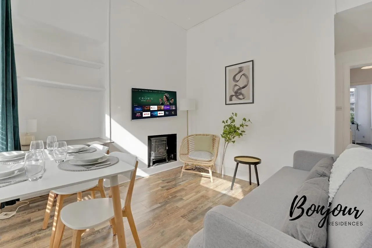 Charming 2Br-1Ba By Bonjour Residences Edinburgh Apartment