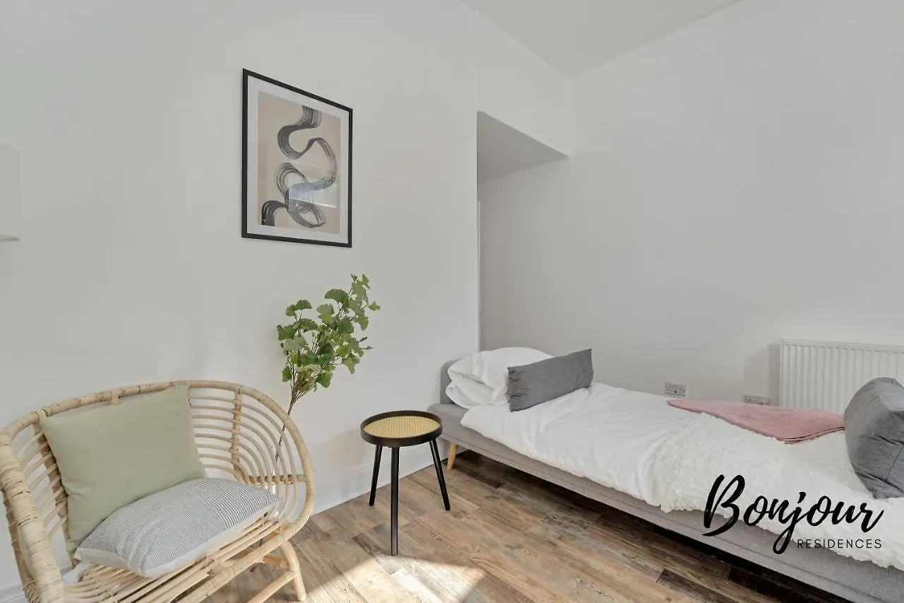 Charming 2Br-1Ba By Bonjour Residences Edinburgh