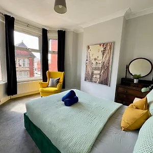 https://edwardian-city-centre-full-house-for-big-groups.cardiffhotelswales.com