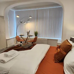 https://apt-daystar.tophotelsbath.com