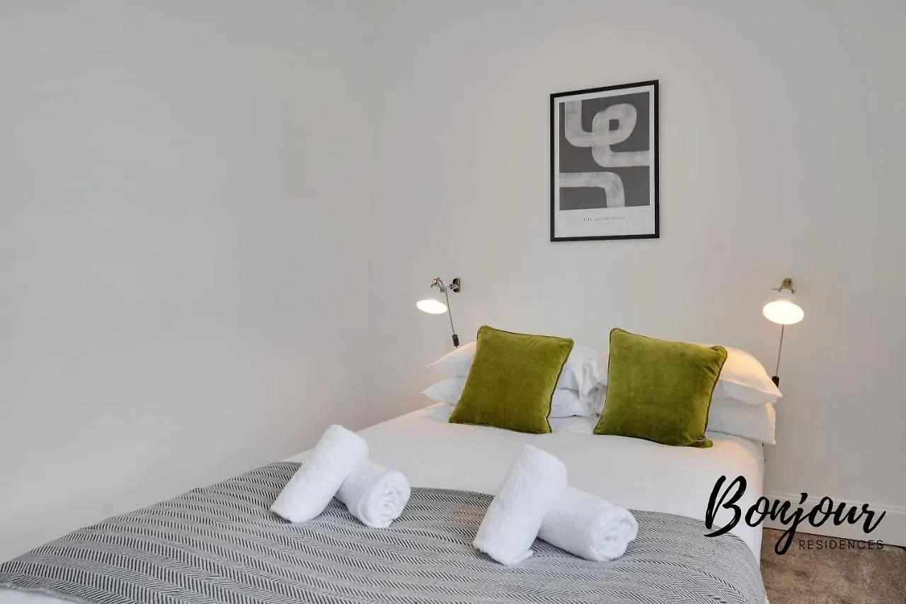 Charming 2Br-1Ba By Bonjour Residences Edinburgh